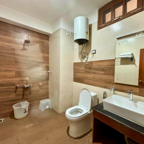 Bathroom Super Deluxe - the Spiti Villa, Tabo
